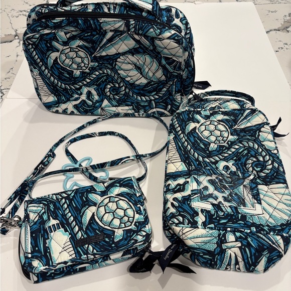 Vera Bradley 3 Pieces Vacation Bags/Wallet - Picture 2 of 6